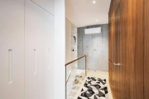 The Fern Split-level Oasis with Lush Courtyard