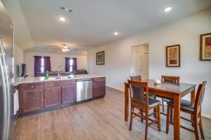 Charming Arkansas Getaway - Walk to Downtown!