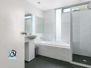 New York Loft Style Esplanade Retreat