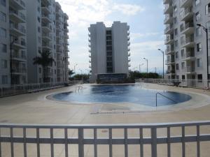 Espléndido y Fantástico Apartamento en Girardot. 4 Piscinas, WiFi, Parque infantil, Parqueadero privado.