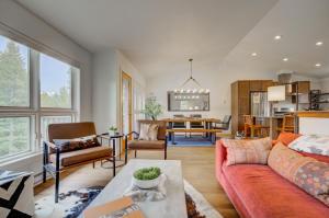 Newly Updated! Hot tubpool! Mountain View! Pets!