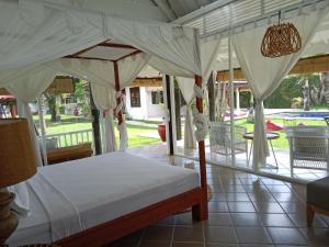 Biệt Thự Nhìn Ra Vườn (Villa with Garden View)