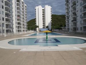 Espléndido y Fantástico Apartamento en Girardot. 4 Piscinas, WiFi, Parque infantil, Parqueadero privado.