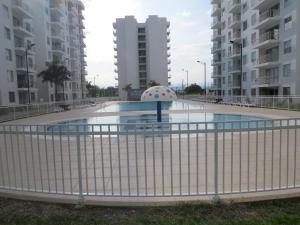 Espléndido y Fantástico Apartamento en Girardot. 4 Piscinas, WiFi, Parque infantil, Parqueadero privado.