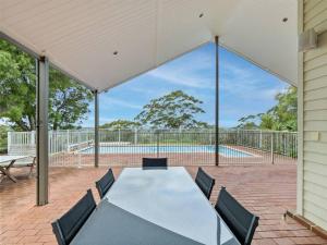 Moondyne Private Estate with a Pool, Tennis Court and Ocean Views, Pet Friendly