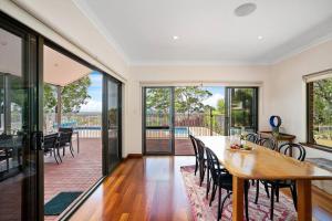 Moondyne Private Estate with a Pool, Tennis Court and Ocean Views, Pet Friendly