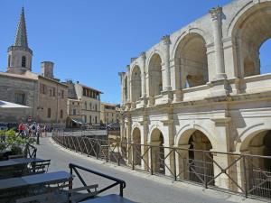 Maisons de vacances Apartment with swimming pool in a castle : Maison de Vacances 4 Chambres