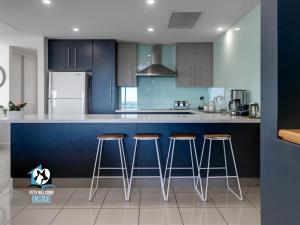 Three Level Esplanade Magic with Stunning Views
