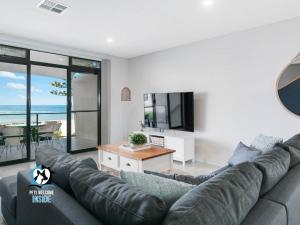 Three Level Esplanade Magic with Stunning Views