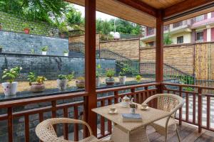 StayVista at Villa Vivendi - Luxury Hill Stay, Dharamshala