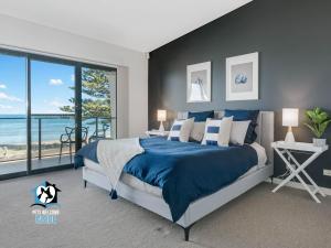 Three Level Esplanade Magic with Stunning Views