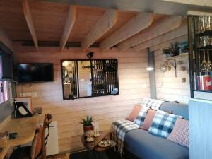 Maisons d'hotes TiNY HOUSE LE CHALET : photos des chambres