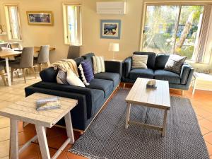 Villa Asteri, Hawks Nest: Walk to everything!