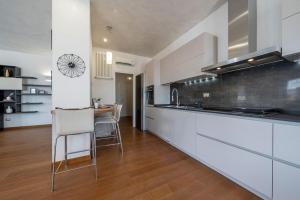 [Via Indipendenza] – Attico di lusso con Piscina