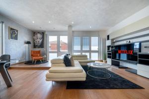 [Via Indipendenza] – Attico di lusso con Piscina