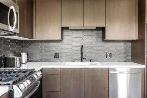 Hollywood 1br w pool spa gym nr coffee shops LAX-1112