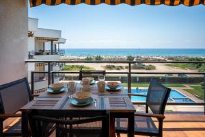 AT036 Vista playa, piscina, primera línea