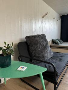 Contemporary Studio + free parking