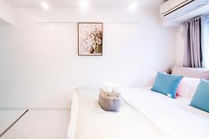 walk to Higahsi Shinjuku sta. EEY