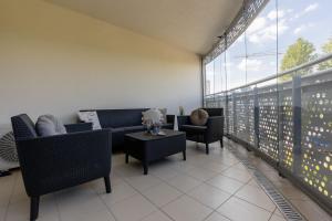 Deluxe Apartment Wronia 45 with AC, Parking & Balcony by Renters Prestige