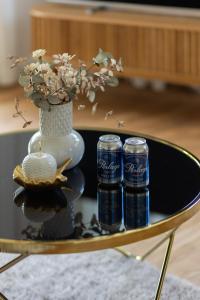 Deluxe Apartment Wronia 45 with AC, Parking & Balcony by Renters Prestige