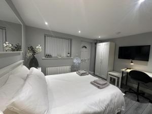 1 Bed Flat - Sleeps 2 - Parking - Wifi