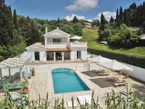 Helios Court Villa - Magouládes