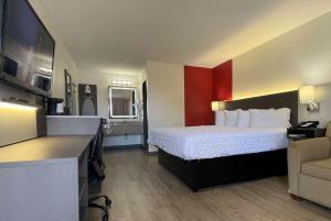 King Room - Non-Smoking room in Ramada by Wyndham Harrisonburg
