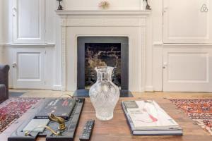 Spacious Soho Home On Quaint Cobbled Street