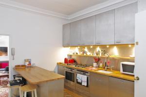 Spacious Soho Home On Quaint Cobbled Street