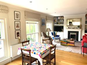 Spacious 2-Bedroom Notting Hill Flat Near Portobello Market