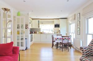 Spacious 2-Bedroom Notting Hill Flat Near Portobello Market