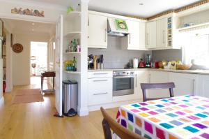 Spacious 2-Bedroom Notting Hill Flat Near Portobello Market