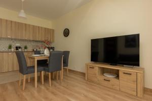 Cosy Apartment Białej Floty with Parking by Noclegi Renters