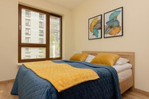 Cosy Apartment Białej Floty with Parking by Noclegi Renters