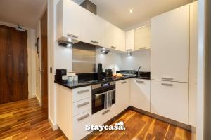 Sunset Haven Studio with Balcony and Free Parking