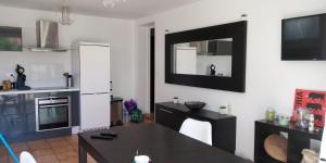 Appartements App T3 prive terrasse et parking : photos des chambres