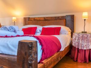 Hidden Gem in Stunning Location - Pass the Keys