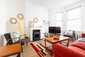 Spacious 3BR House, 8 min Kensal Green, NW London - Willesden