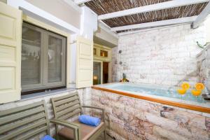 Family Villa Shs Fira Santorini