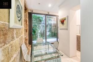Spacious, LUX 1BR home in the Capital, Valletta by 360 Estates