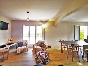 Villas Holiday home with swimming pool : photos des chambres