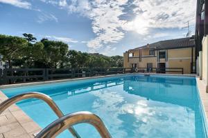 Lydie apt. exclusive holigarda