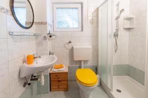 Apartments and rooms Pri Urhu