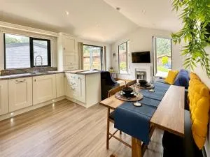 The Birches with Hot Tub - Wilberfoss