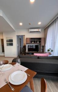 1 Bedroom Sky Park corner