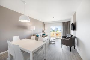 Premium Two-Bedroom Apartment - Extra Large room in AlvorMar Apartamentos Turisticos