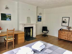 Spacious 3 Bed Room Flat in South West London