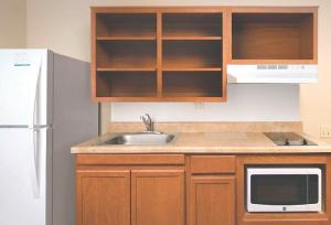 Queen Suite - Accessible/Non-Smoking room in WoodSpring Suites Johnson City