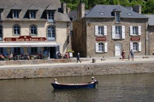 Appartements Au Fil De L'Eau - Le Bord de Rance : photos des chambres